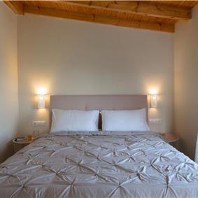 3 bedroom villa with pool and sea views in Barbati, Corfu, sleeps 8